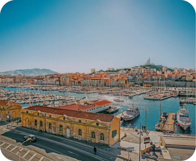 Vue sur un port depuis un appartement