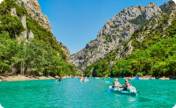 Pratique du Canoé/kayak lors d'un séminaire à la montagne en été