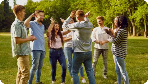 Équipe motivée grâce à une soirée d'entreprise