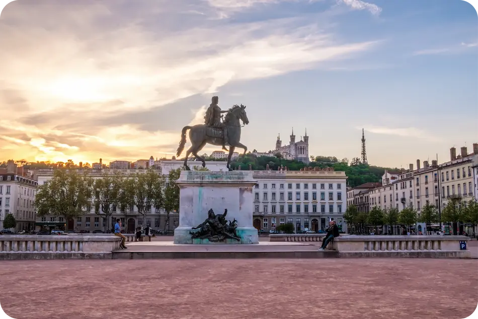 Place Bellecour lors d'un coucher de soleil